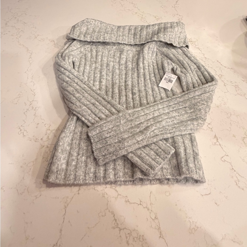 NWT Abercrombie and Fitch off the shoulder Sweater - Picture 2 of 6